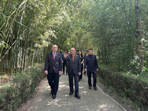 马来西亚雪兰莪州议会议长到访长青中国