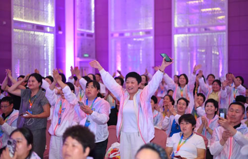 彩耀南洋 春芝堂2025市场菁英研修会举行