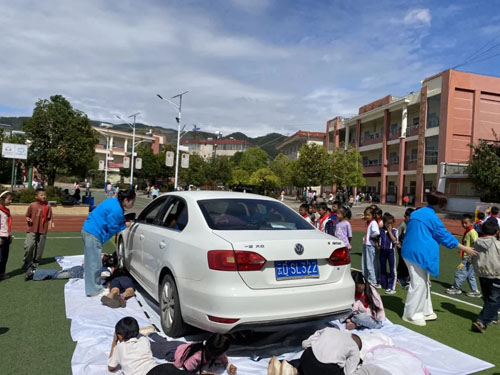 艾多美“艾是一道光”走进云南省乐业镇中心校