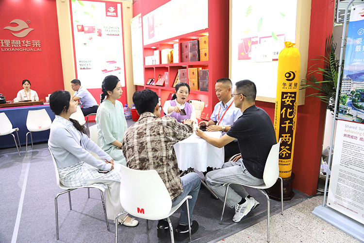 理想华莱闪耀第十七届湖南茶博会 双项荣誉彰显黑茶领军企业实力