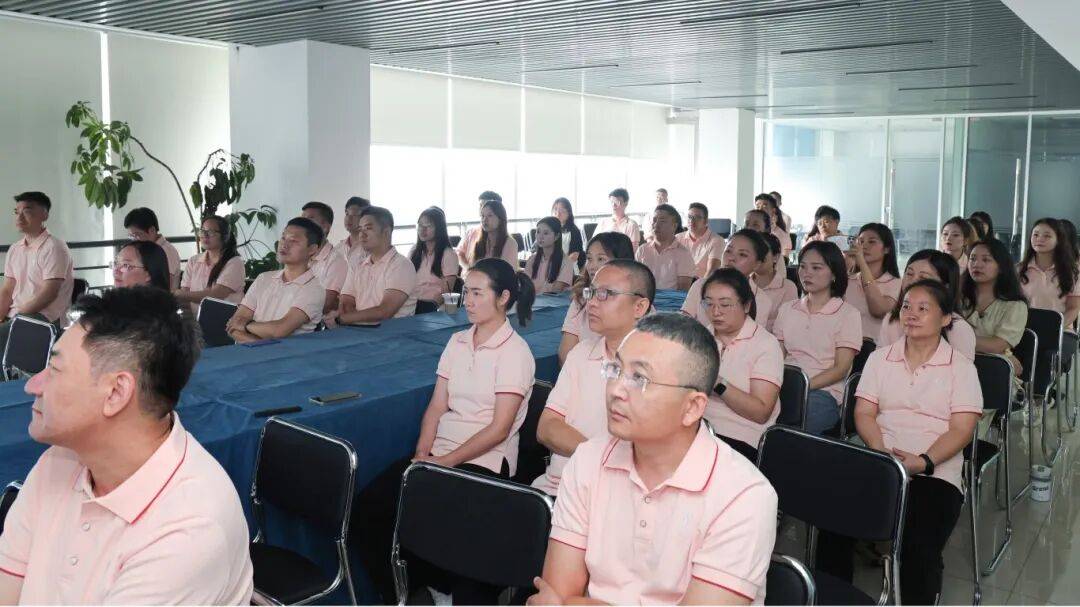 福能源组织全体员工集体观看纪念抗战胜利80周年大会阅兵盛典直播