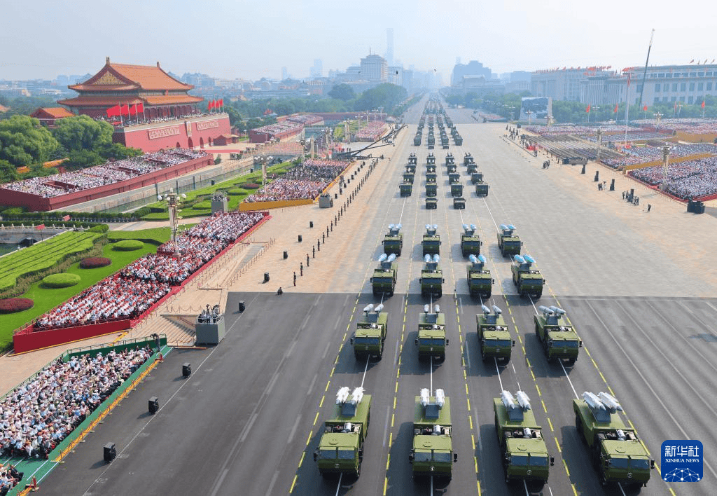 福能源组织全体员工集体观看纪念抗战胜利80周年大会阅兵盛典直播