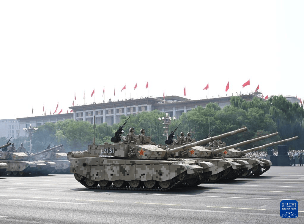 福能源组织全体员工集体观看纪念抗战胜利80周年大会阅兵盛典直播