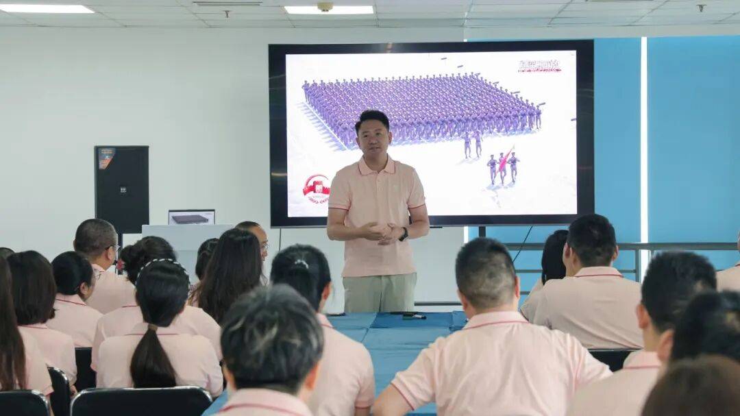 福能源组织全体员工集体观看纪念抗战胜利80周年大会阅兵盛典直播