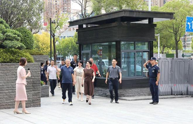 中共长沙市雨花区区委常委、政法委书记刘燕妮一行莅临绿之韵调研