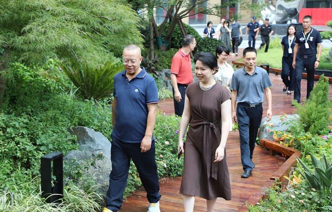 中共长沙市雨花区区委常委、政法委书记刘燕妮一行莅临绿之韵调研