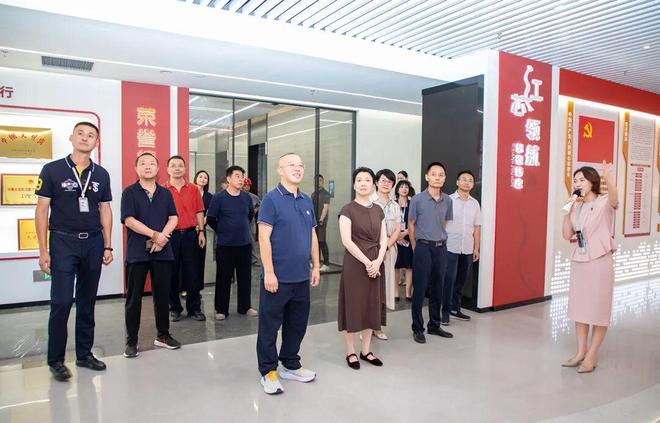 中共长沙市雨花区区委常委、政法委书记刘燕妮一行莅临绿之韵调研