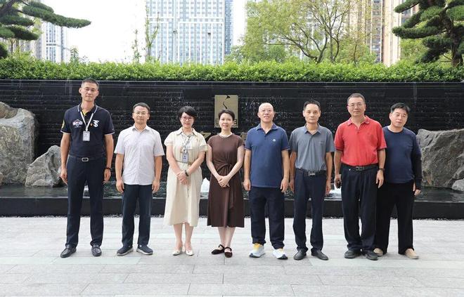 中共长沙市雨花区区委常委、政法委书记刘燕妮一行莅临绿之韵调研