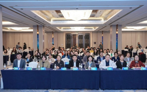 好医生集团携“生命肽”亮相四川省化妆品高质量产品发展大会