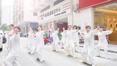 无限极|八段锦进社区！家门口练出“平衡感”