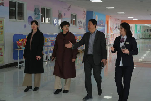 崇文承善，与艾同行 艾多美向烟台高新区崇文小学捐赠4万余元桌椅