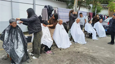 理想华莱党委组织党员、员工、茶商代表共同开展敬老慰问活动