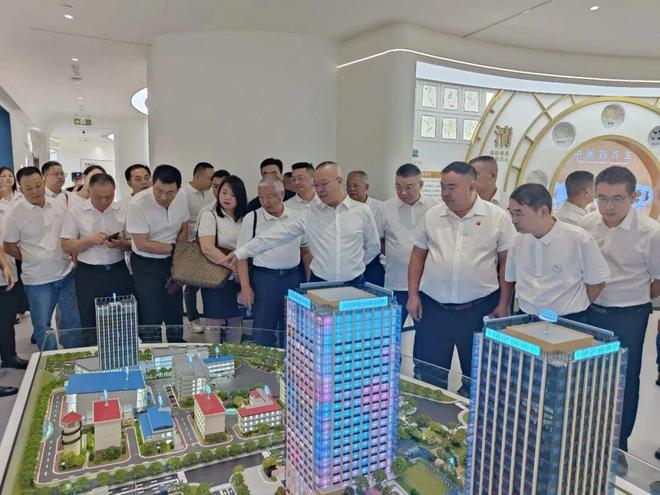 长沙市安化商会第二届第四次理事会在绿之韵中心召开