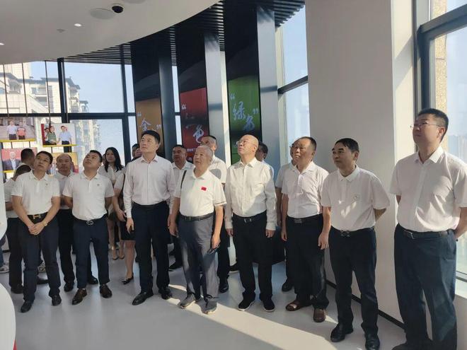 长沙市安化商会第二届第四次理事会在绿之韵中心召开