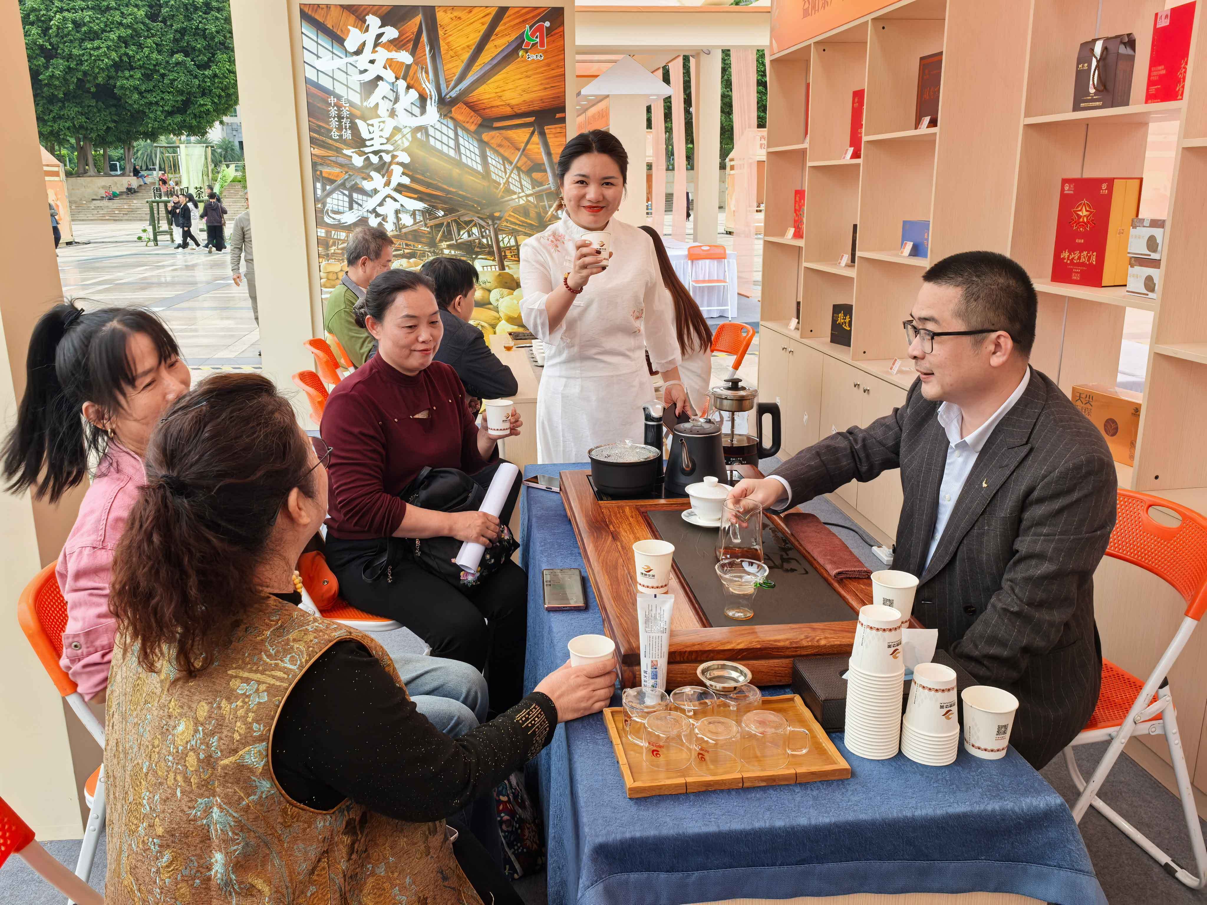 理想华莱出席2025中国黑茶大会 共绘产业高质量发展新蓝图