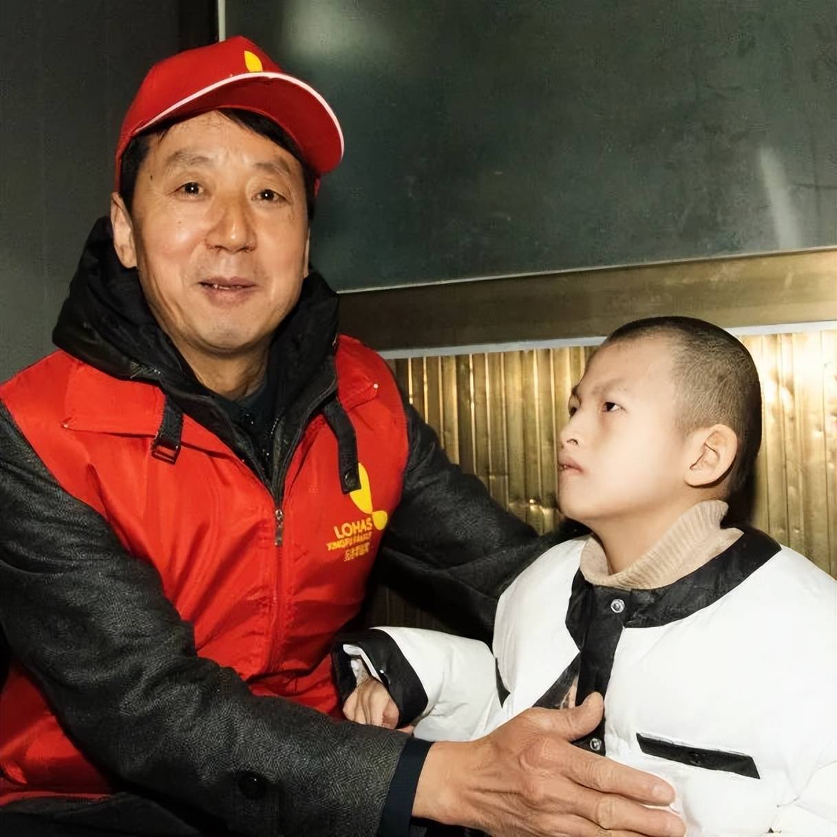 圃美多乐活幸福家暖光行动再次启程，走进高陵手牵手特教中心，用行动传递公益力量