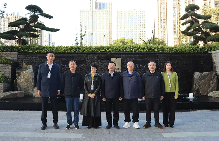 长沙市人大常委会副主任李伟群一行莅临绿之韵中心调研