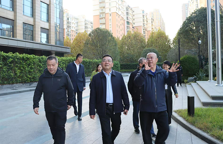 长沙市人大常委会副主任李伟群一行莅临绿之韵中心调研