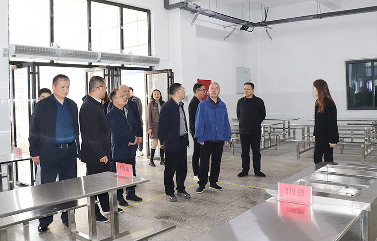 绿之韵捐赠20万善款助力乡村教育，700套“可躺式课桌椅”让孩子舒心午睡