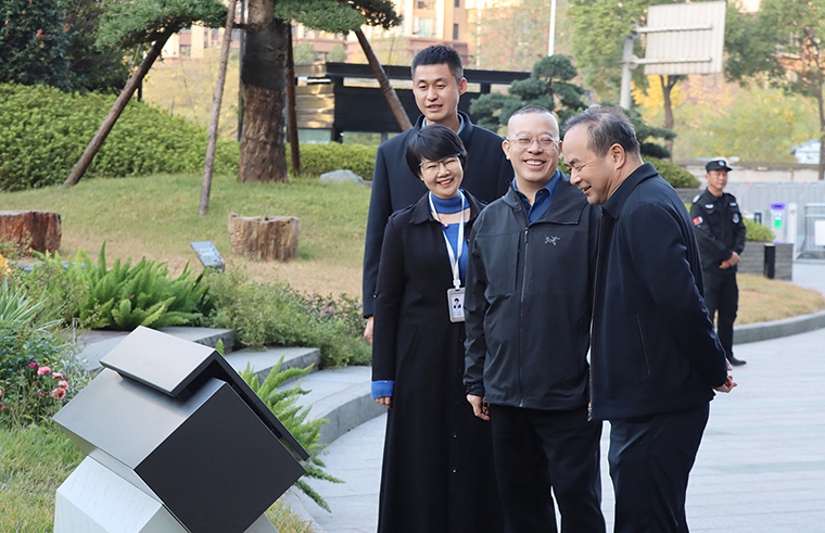 湖南省工商联副主席漆平波调研绿之韵中心