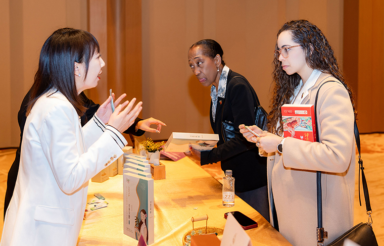 驻华女外交官看中国·湖南行—湖南省女企业家协会交流活动圆满举行，绿之韵特色产品引关注