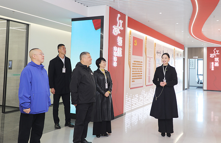 长沙市政协主席陈刚莅临绿之韵集团宣讲党的二十届四中全会精神并调研企业发展