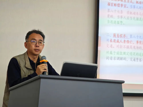 弘扬宪法精神 康婷党总支开展普法宣传活动