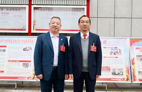 绿之韵胡均安出席安化十八届人大第六次会议