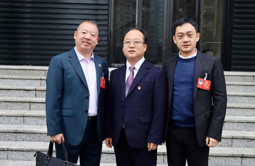绿之韵胡均安出席安化十八届人大第六次会议