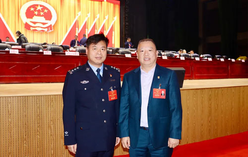 绿之韵胡均安出席安化十八届人大第六次会议