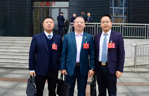 绿之韵胡均安出席安化十八届人大第六次会议