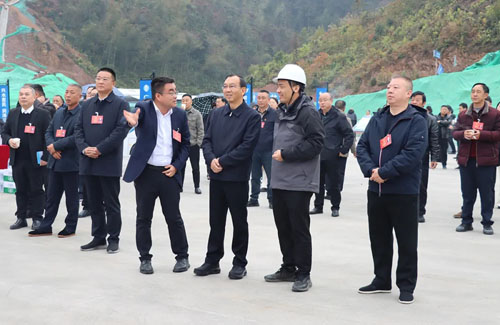 绿之韵胡均安出席安化十八届人大第六次会议