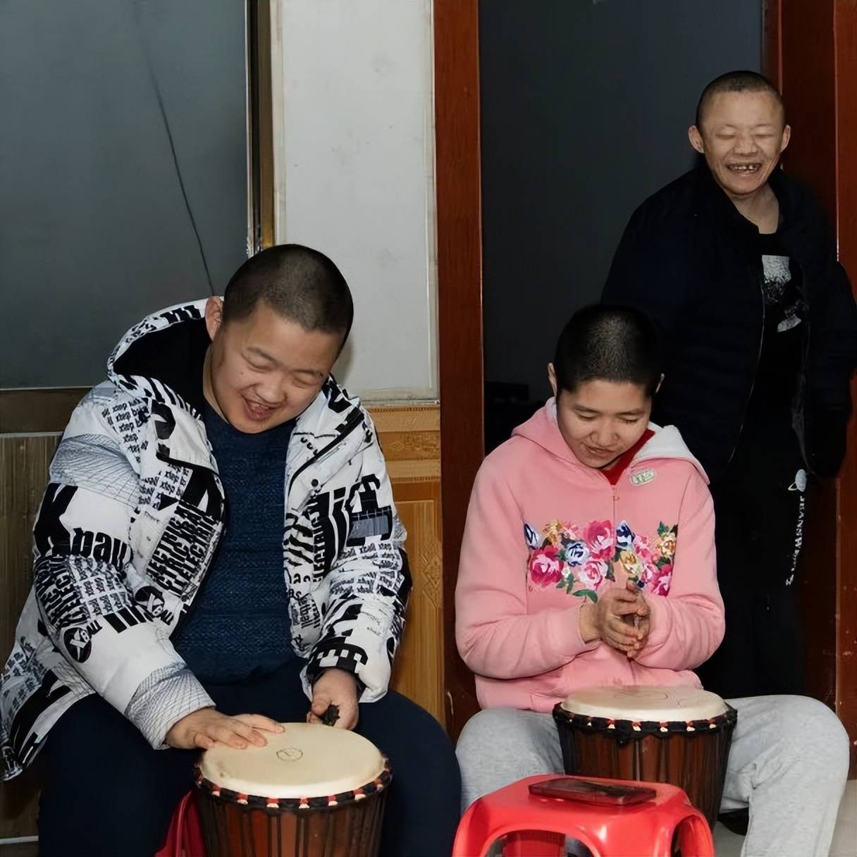 圃美多乐活幸福家暖光行动再次启程，走进高陵手牵手特教中心，用行动传递公益力量