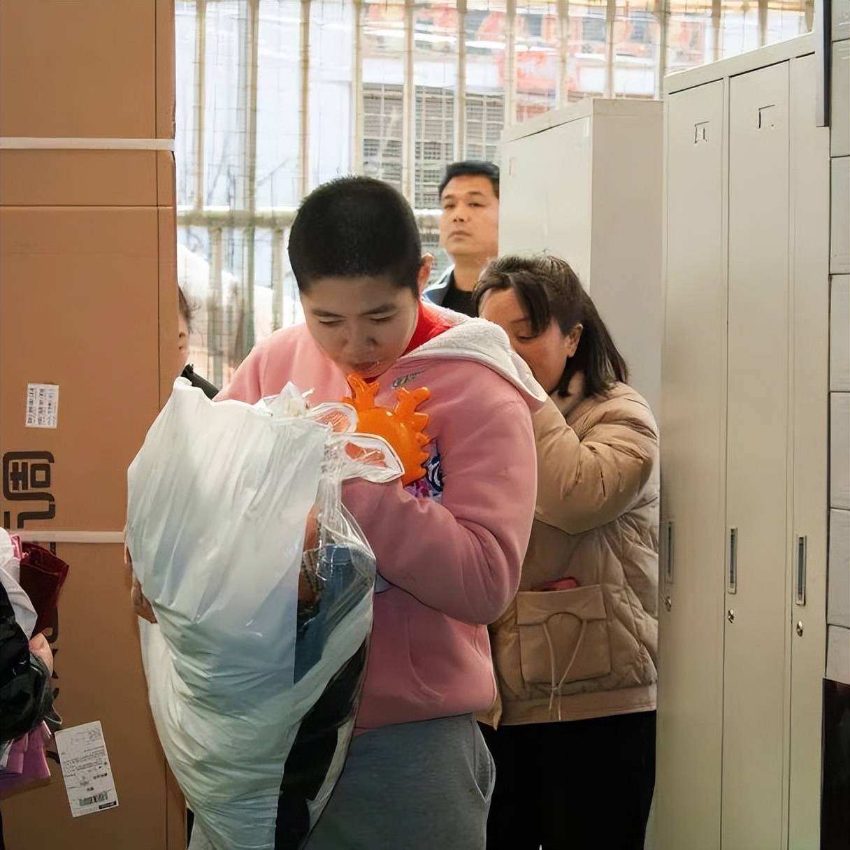 圃美多乐活幸福家暖光行动再次启程，走进高陵手牵手特教中心，用行动传递公益力量