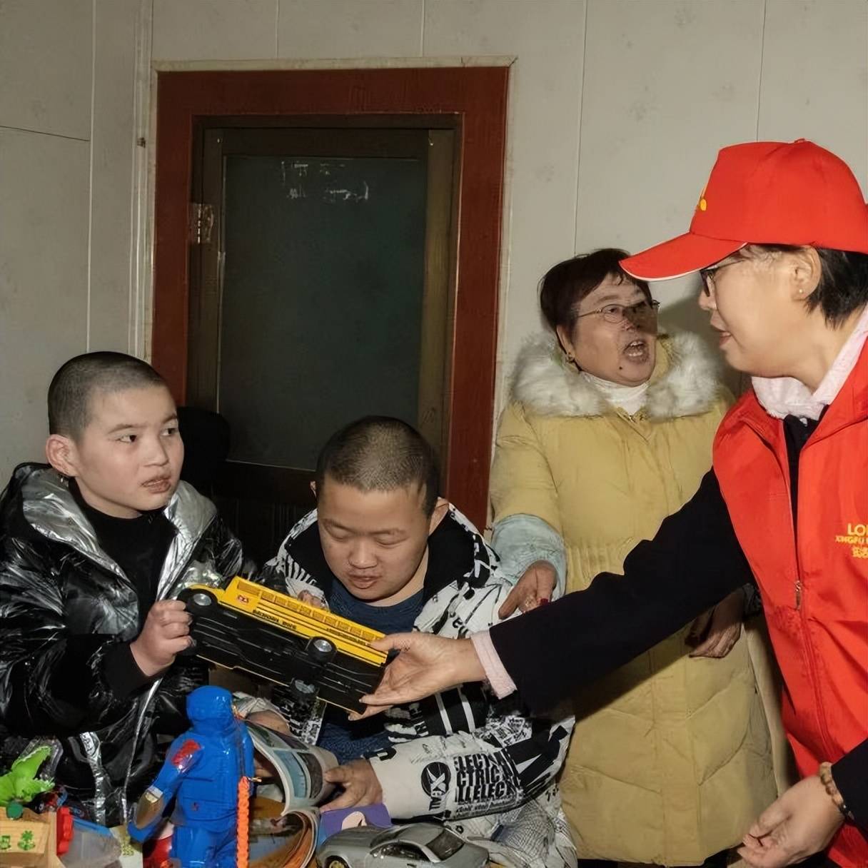 圃美多乐活幸福家暖光行动再次启程，走进高陵手牵手特教中心，用行动传递公益力量