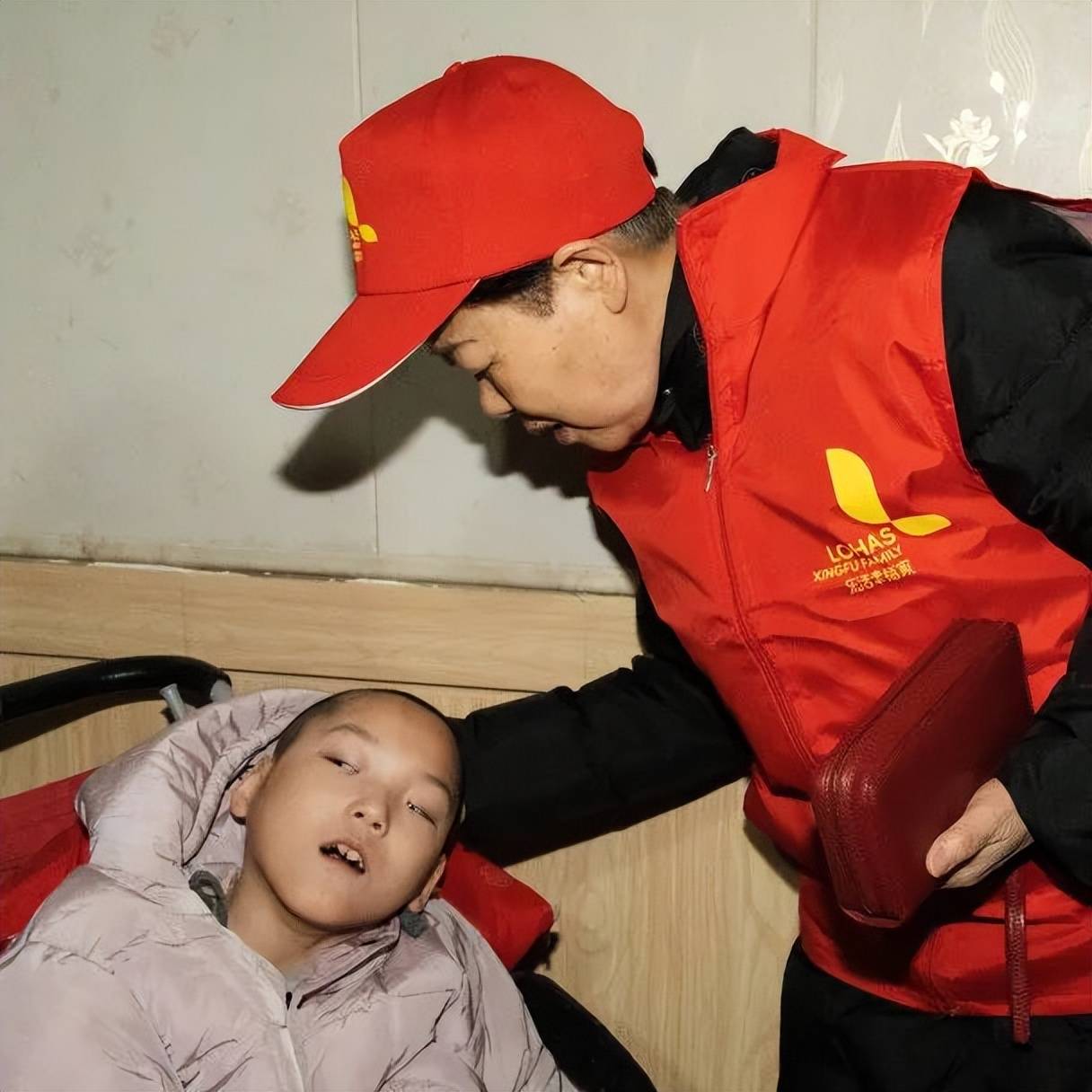 圃美多乐活幸福家暖光行动再次启程，走进高陵手牵手特教中心，用行动传递公益力量