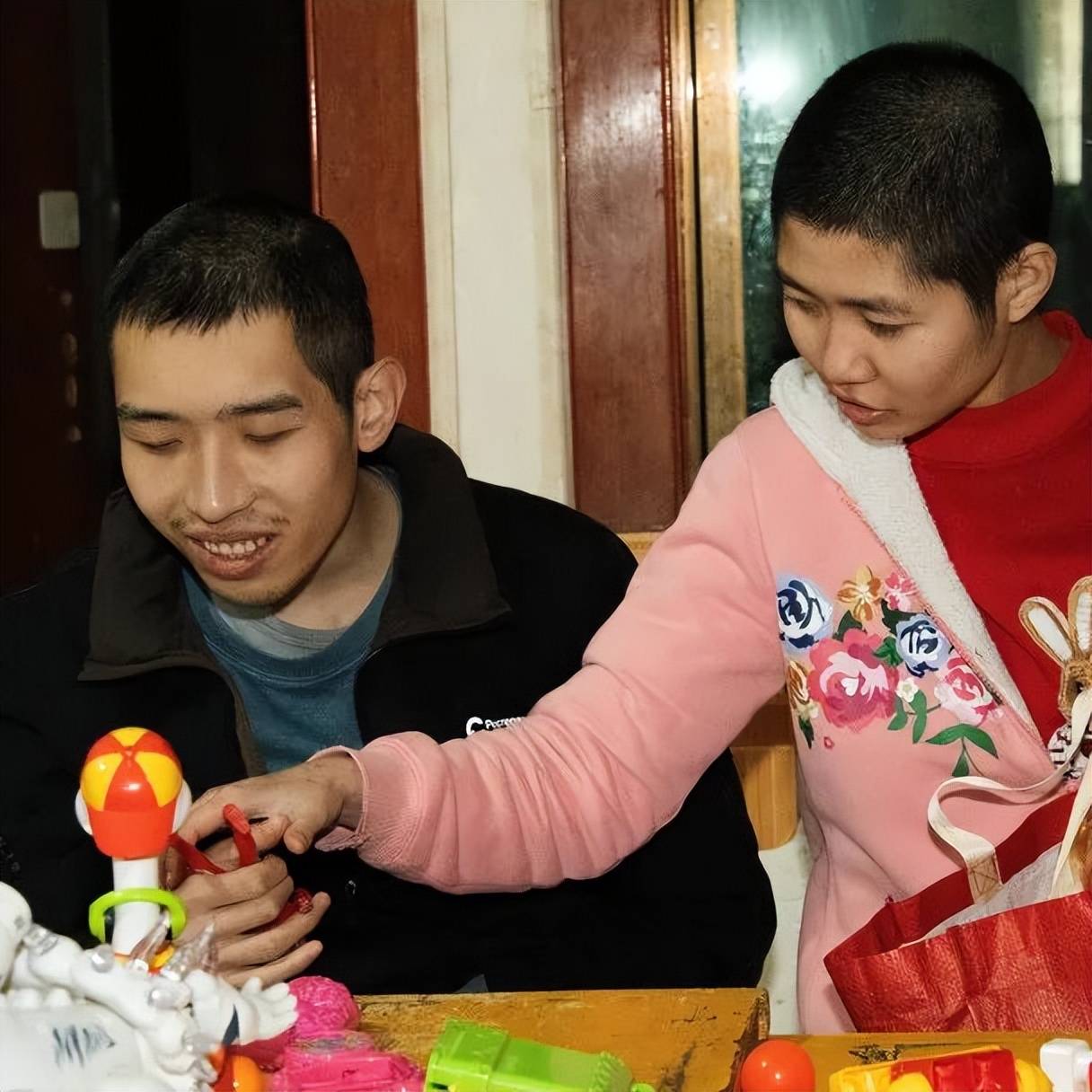 圃美多乐活幸福家暖光行动再次启程，走进高陵手牵手特教中心，用行动传递公益力量
