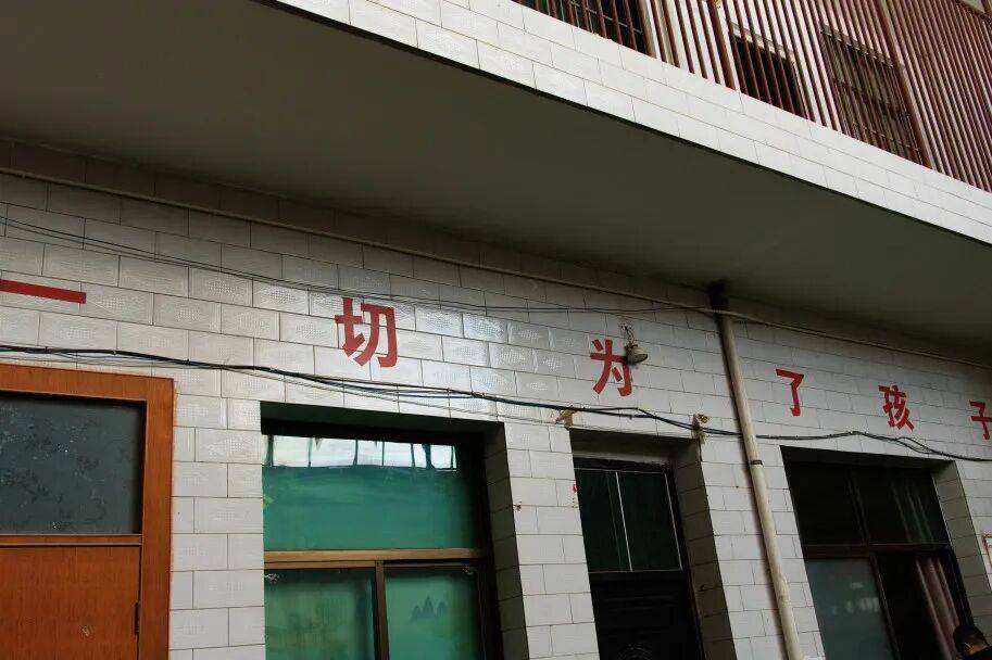 圃美多乐活幸福家暖光行动再次启程，走进高陵手牵手特教中心，用行动传递公益力量
