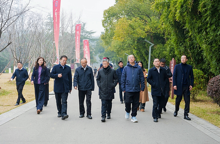 绿之韵胡国安董事长参加第二届致安优品推介会暨湖南致福年货节启动仪式，绿之韵特色产品获赞誉