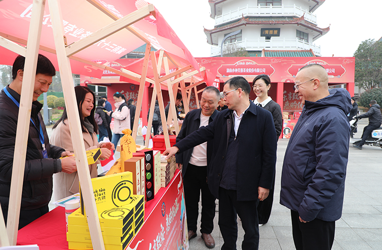 绿之韵胡国安董事长参加第二届致安优品推介会暨湖南致福年货节启动仪式，绿之韵特色产品获赞誉