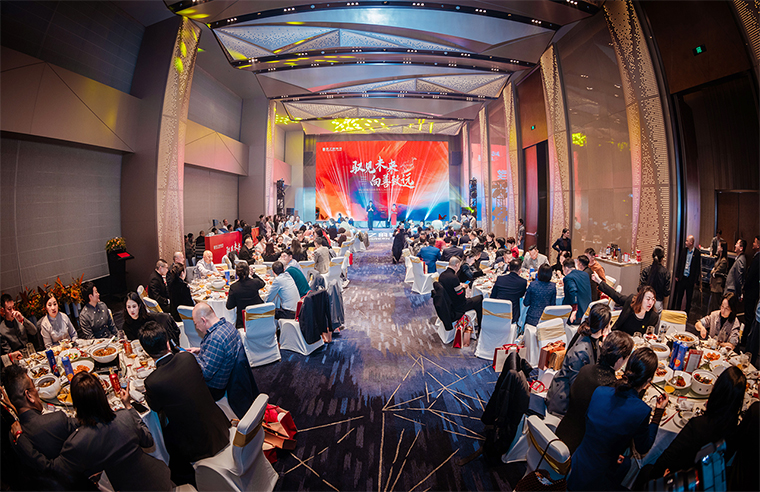 驭见未来·向善致远丨绿之韵集团战略领导人2025年度答谢晚宴盛大举行