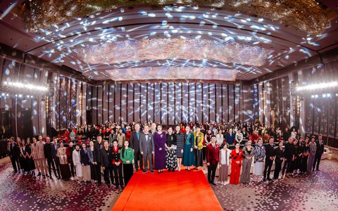 韧性共生 砺新共行丨绿之韵碧波庭2025年度表彰盛典暨答谢晚宴圆满举行