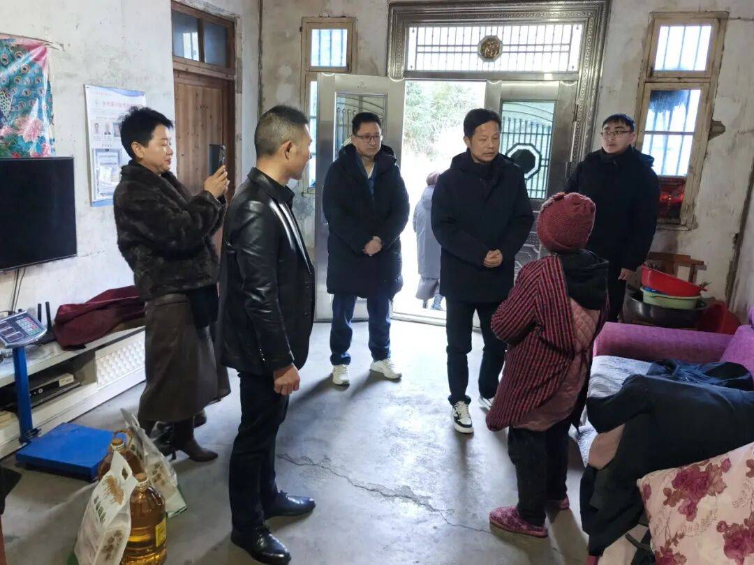 完美安徽分公司前往石台县进行暖冬公益活动