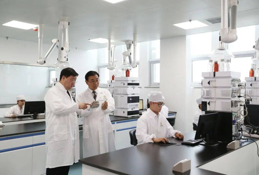 金木集团董事长钮立卫出席省十四届人大四次会议