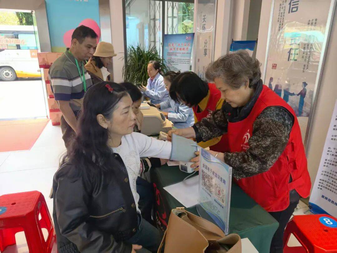 完美广西双站联动献血为八桂注入暖心力量