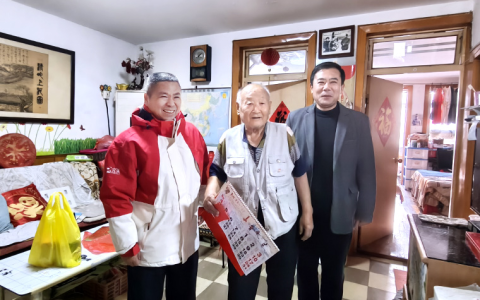 岁寒送暖显担当 企社共建传温情 ——完美青岛分公司开展元旦走访慰问社区困难党员活动