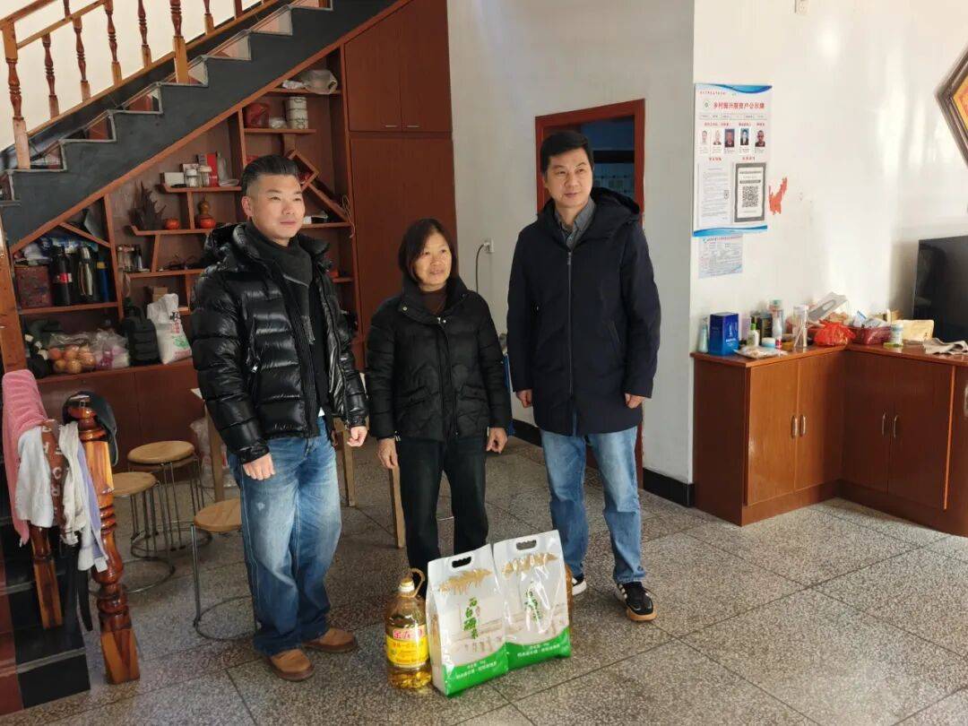 完美安徽分公司前往石台县进行暖冬公益活动