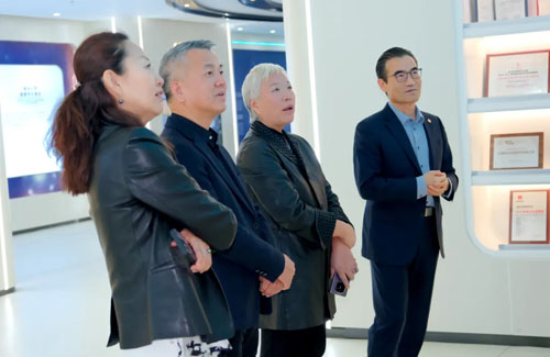 中国高端智库经济专家一行莅临和治友德调研