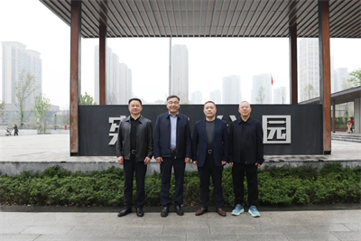 绿之韵董事长胡国安助力港湘交流 香港大学生团访长沙宪法公园
