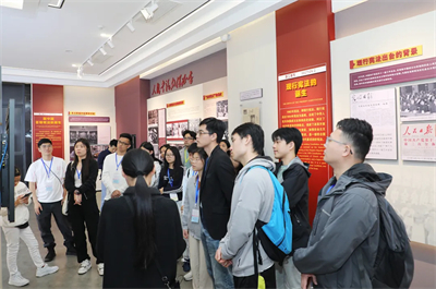 绿之韵董事长胡国安助力港湘交流 香港大学生团访长沙宪法公园